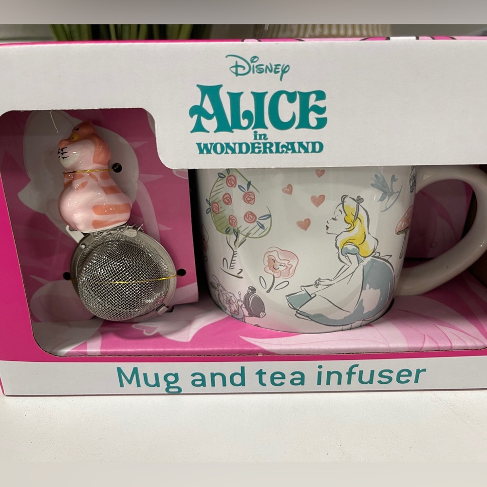 Disney Alice in Wonderland Roses Mug and Cheshire Cat Tea Infuser Set in Box NEW